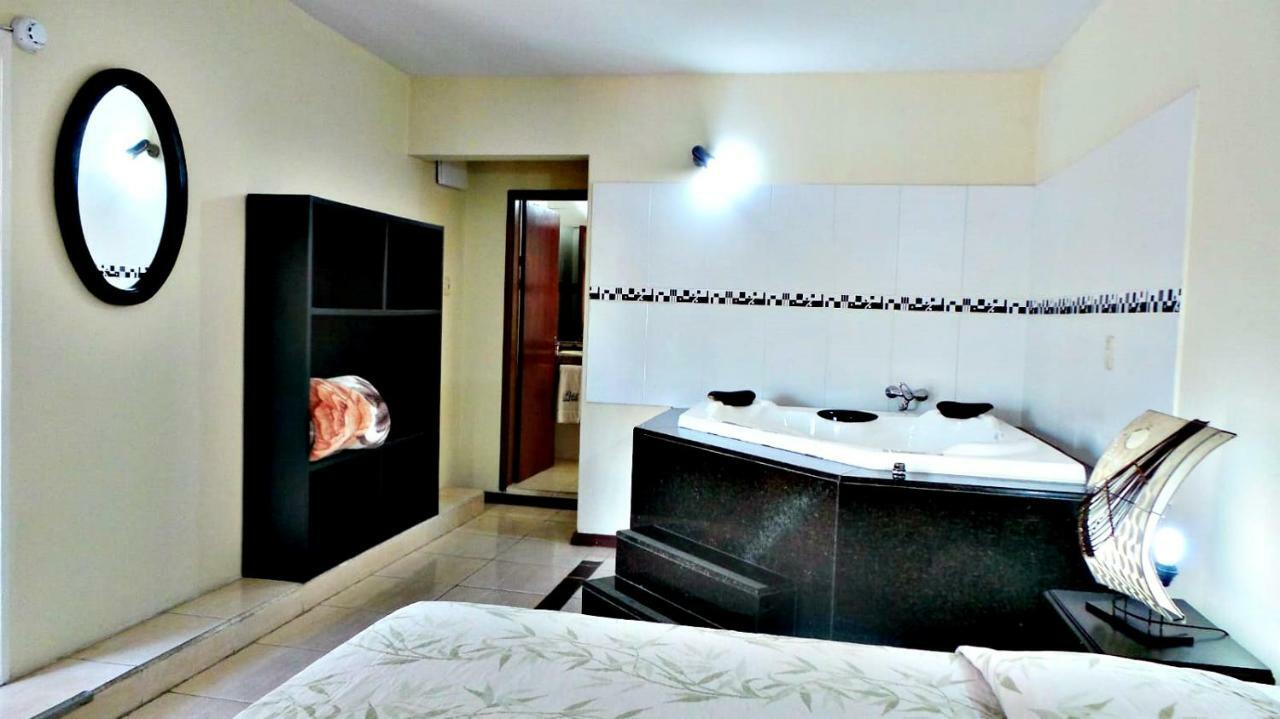 Petit Rivera Hotel Buitenkant foto